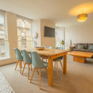  Apartment Henrys Apartment, Accommodates 6 Guests